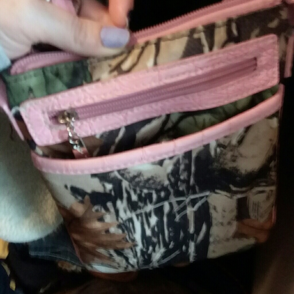 Yesir pink camo crossbody bag